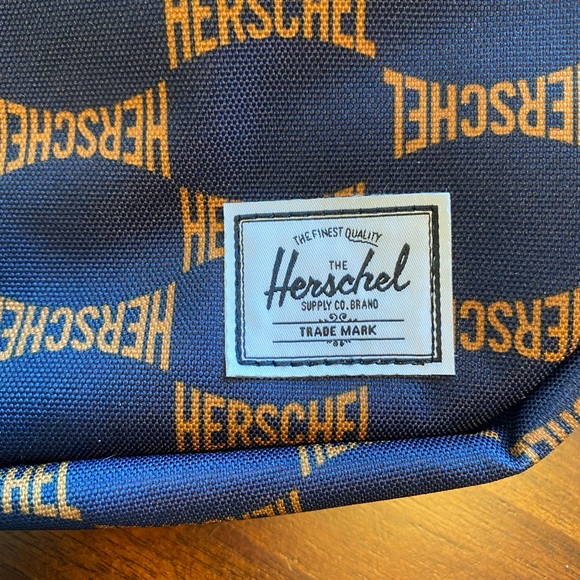 Herschel logo hip bag - Picture 2 of 5